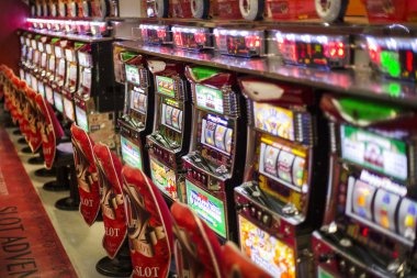 mideatoto Wolf Gold slot game screen showing five reels, payline structure, and account balance display